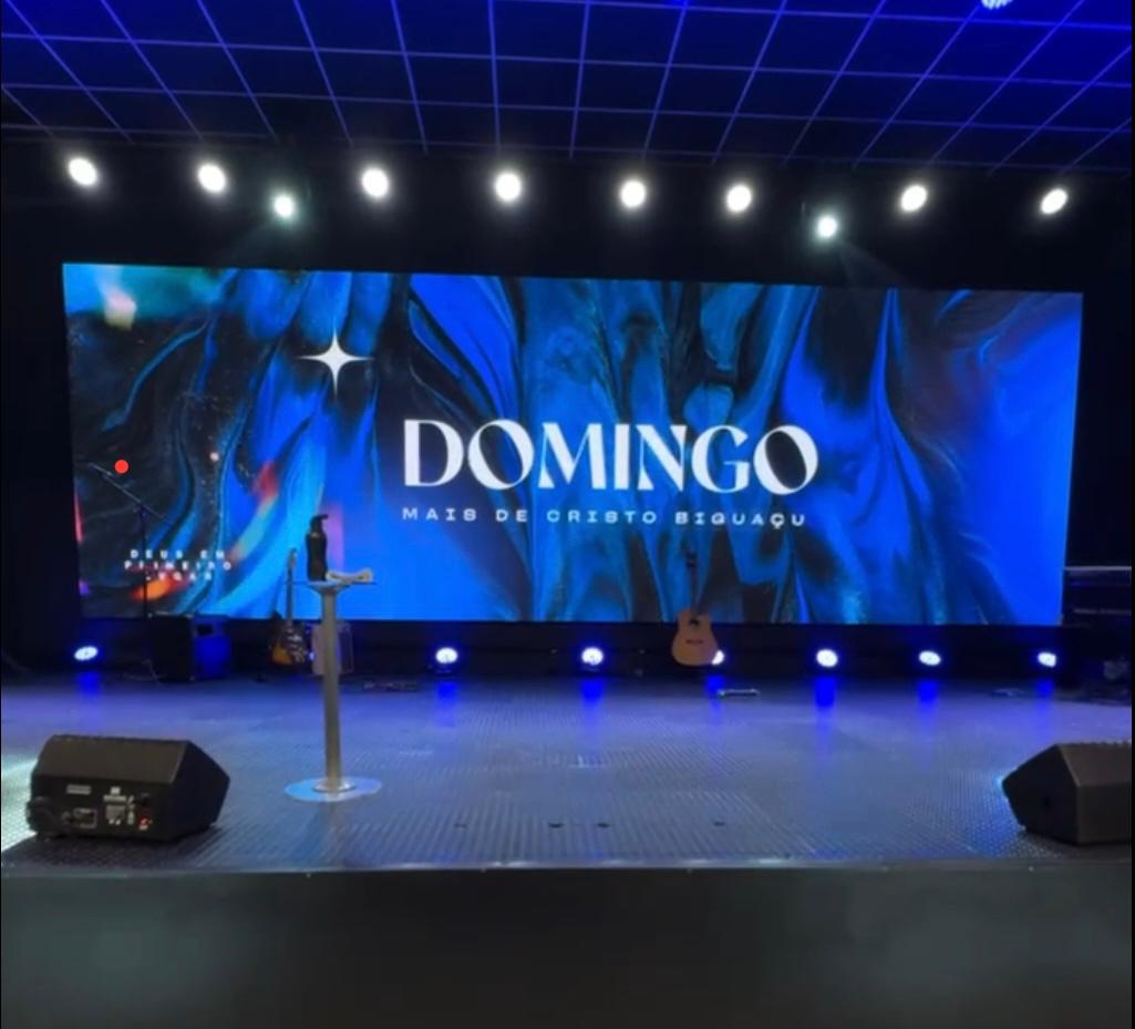 Painel de LED para igrejas: legibilidade, participação do público e comunicação clara